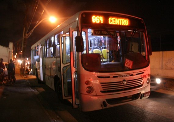 Menores são apreendidos com sete celulares roubados em ônibus