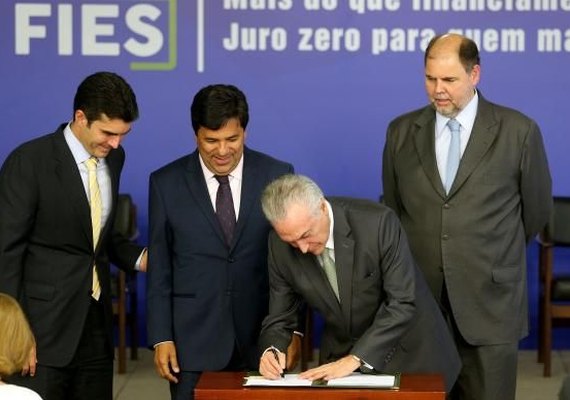 Temer sanciona novo Fies e diz que medida é exemplo de educação para o século XXI