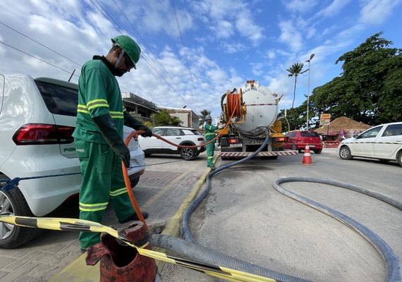 Operação Verão: Verde Alagoas realiza desobstrução de esgoto em Maragogi