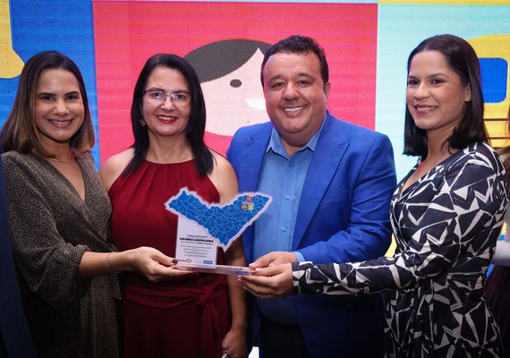 Governador cria prêmio que reconhece municípios com melhores indicadores educacionais