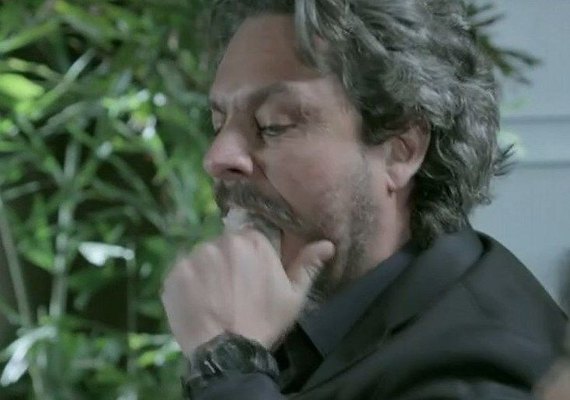José Alfredo engole exame de DNA, mas antes lê resultado escondido