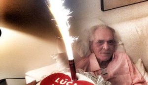 Lúcio Mauro comemora 90 anos com direito a bolo e festa