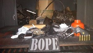 Militares do Bope apreendem arma de fogo e drogas no bairro do Clima Bom