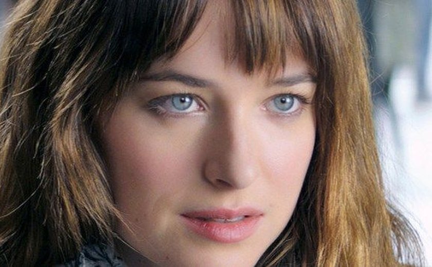 Dakota Johnson faz questão de filmar cenas de sexo nua e revela o que acha do BDSM