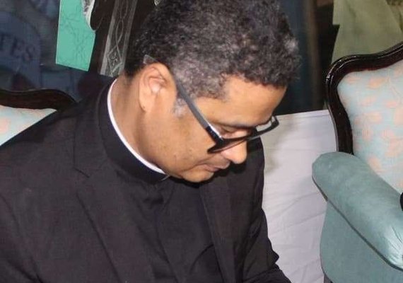 Padre Alex Sandro Rufino Lança a obra “Breve Trajetória em Crônicas e Versos”