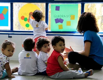 Agora é lei: professor da educação infantil integra carreira do magistério