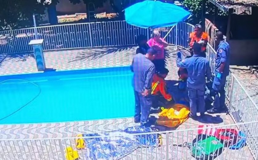 Menina de 11 anos morre após ter cabelo sugado por ralo de piscina