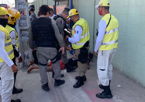 Agentes do Ronda apreendem jovens após tentativa de assalto a idoso no Benedito Bentes