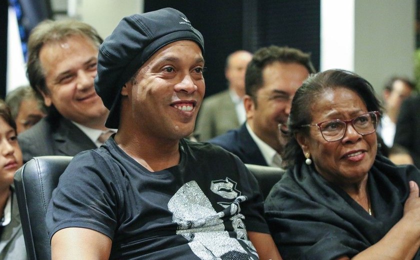 Mãe de Ronaldinho, dona Miguelina morre aos 71 anos