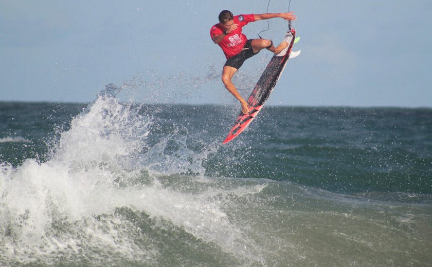 Praia do Francês recebe Campeonato Alagoano e Taça Brasil de Surf