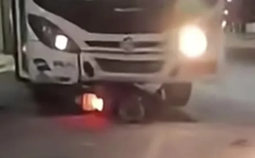 Motociclista fica gravemente ferido após colisão com ônibus em Arapiraca