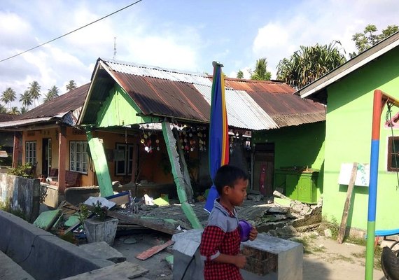 Forte terremoto seguido de tsunami causa mortes na Indonésia; assista