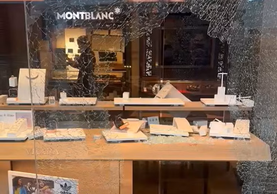 Criminosos invadem shopping em Manaus e disparam tiros de arma de fogo