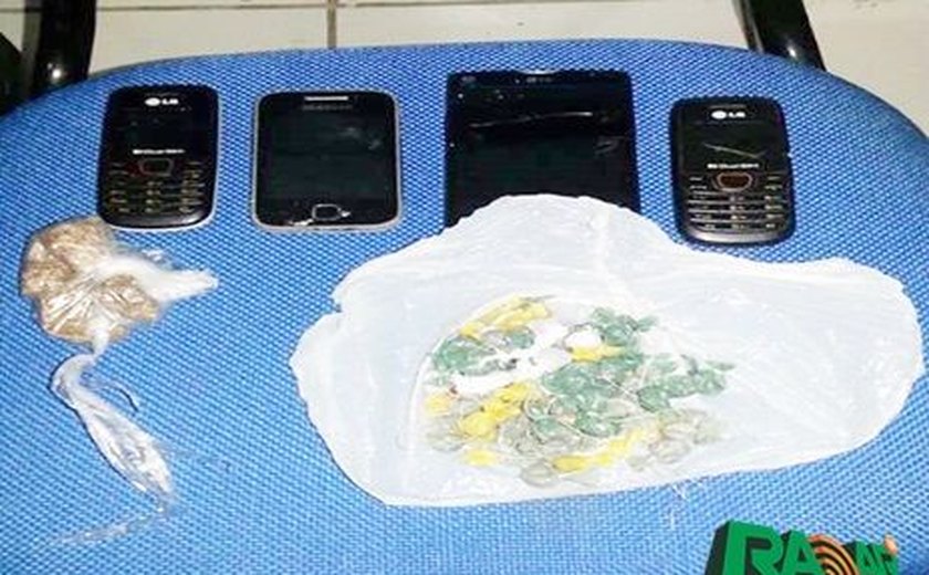 Presos são flagrados com drogas e celulares em Delmiro Gouveia