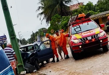 Motorista fica ferido após colisão de carro contra poste na zona rural de Arapiraca