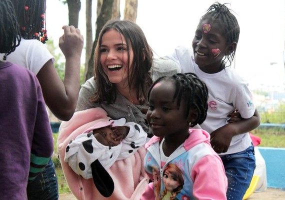 Marquezine participa de evento em São Paulo com crianças refugiadas