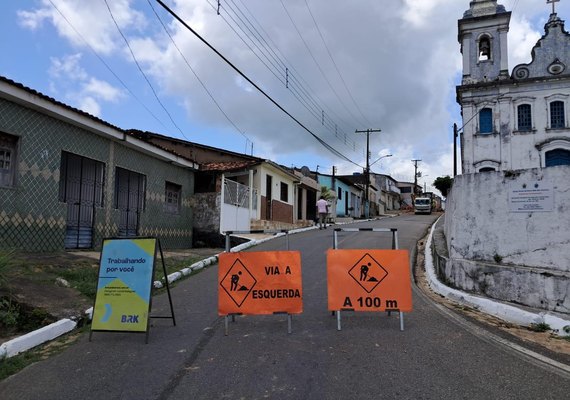 BRK realiza intervenção emergencial para reparo de vazamento em Coqueiro Seco