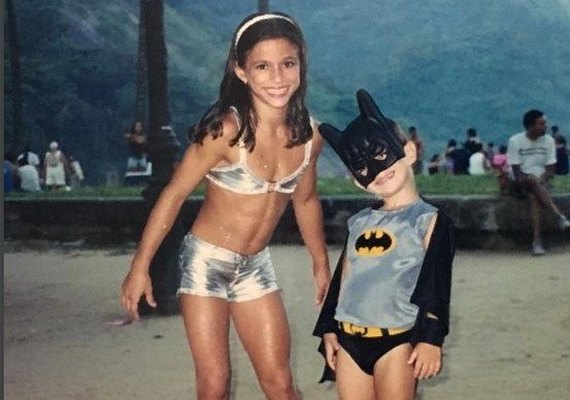 Jade Barbosa posta foto da infância e surpreende com corpo sarado