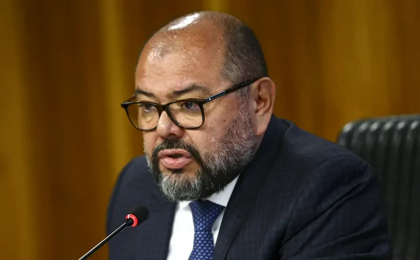 PF aponta ex-ministro de Bolsonaro como pilar institucional de desvios