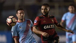 Sport leva susto, mas busca gol no fim e avança na Sul-Americana