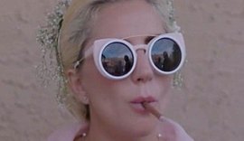Lady Gaga causa polêmica ao fumar maconha em documentário