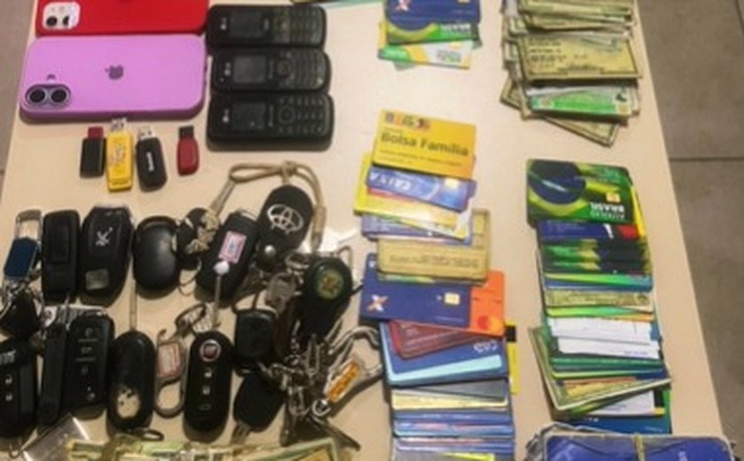 Preso em Penedo suspeito de agiotagem com 191 cartões de crédito e diversos documentos