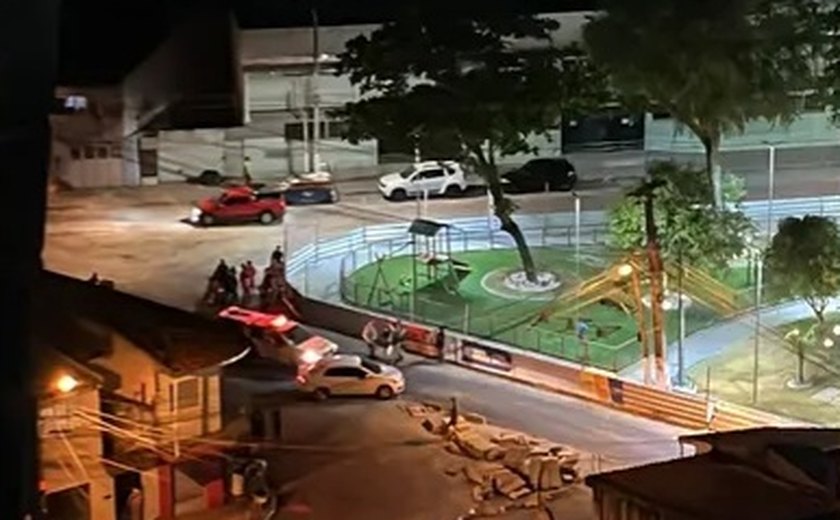 Ataque a tiros deixa um morto e dois feridos em praça de Maceió