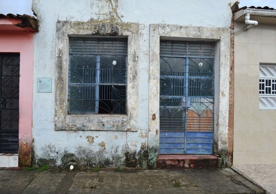 Casa de Aurélio está abandonada