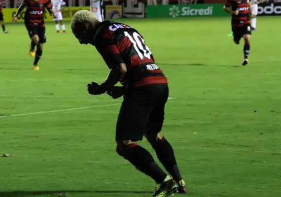 Vitória vence Bahia de Feira e vai à final