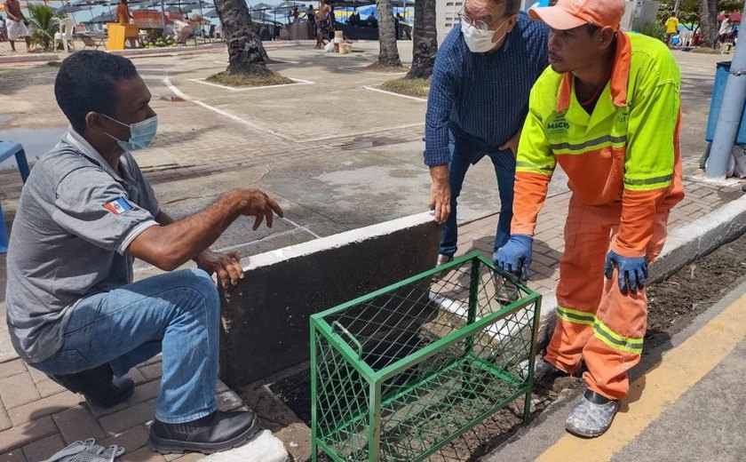 Prefeitura de Maceió inicia instalação de retentores em bueiros da orla