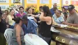 Velórios de vítimas de tragédia com ônibus reúnem moradores em Coité do Nóia