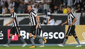 Botafogo faz 3 a 0 no Atlético-MG e vai às semifinais da Copa do Brasil