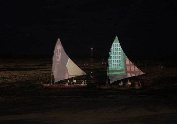 Espetáculo exibe obras artísticas na orla de Maceió