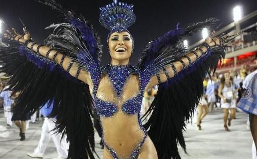 Sabrina Sato desembolsa R$ 150 mil para fantasias de Carnaval: 'Ajuda a escola'