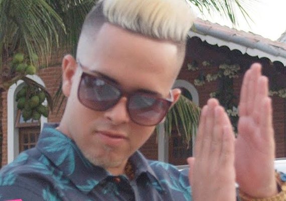 Com cachê nas alturas, MC G15 compra carro, apartamento e até dente de ouro