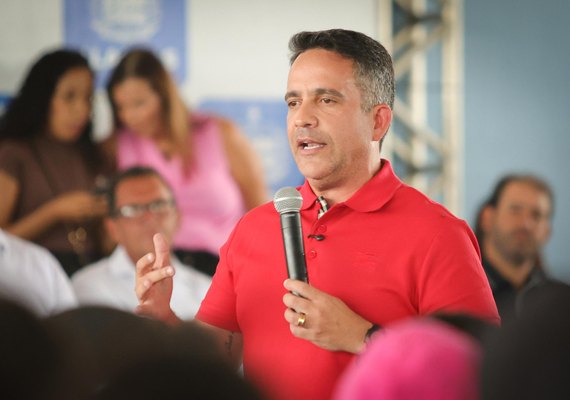 Governo paga R$ 412 milhões aos professores e acelera recorde de obras em Alagoas