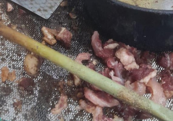 Restaurante é interditado por irregularidades sanitárias no Farol