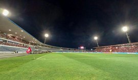 Secretaria de Esportes entrega novo sistema de iluminação do Estádio Rei Pelé