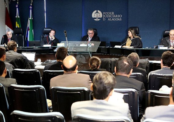 ﻿Ex-prefeito deve ser investigado por não prestar informações públicas a cidadãos