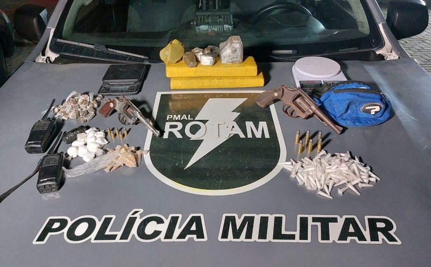 PM apreende quatro armas de fogo e drogas na capital e interior