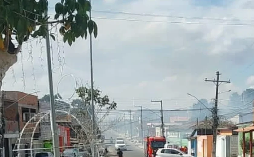 Incêndio atinge vegetação próxima a posto de saúde em Limoeiro de Anadia