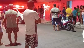 Homem é morto a tiros em frente à casa de um amigo