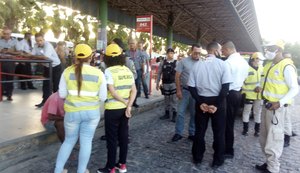 Homem que jogava pedras em terminal de ônibus é encaminhado para hospital psiquiátrico
