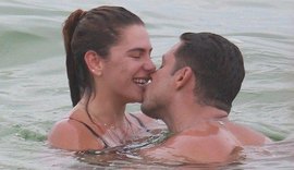 Cauã Reymond e Mariana Goldfarb curtem clima de romance em praia no Rio