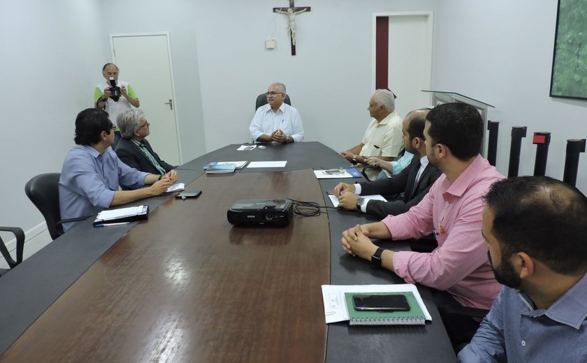 Casal discute parceria com a Prefeitura de Arapiraca