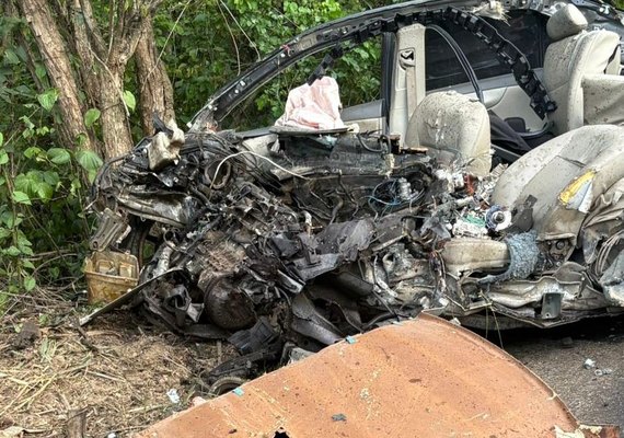 Colisão frontal deixa empresário morto e interdita rodovia em Alagoas