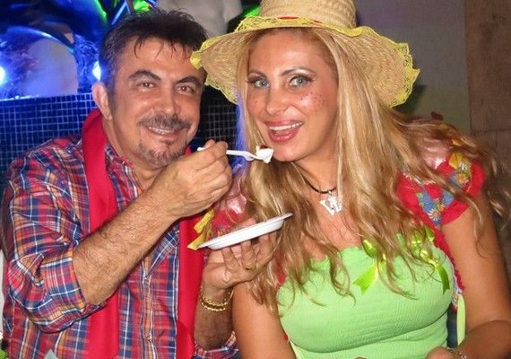 Ângela Bismarchi se converte e será batizada em um rio com o marido