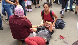 Manifestantes entram em confronto com a PM e homem fica gravemente ferido