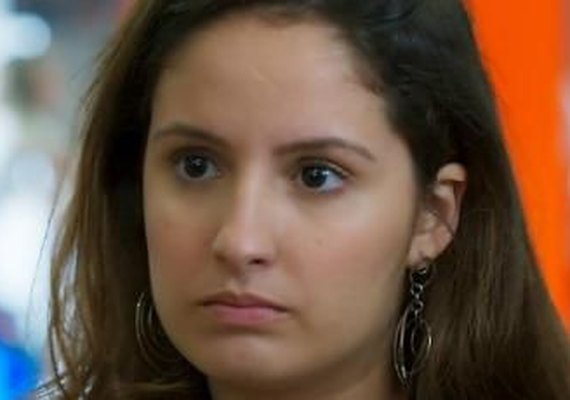 Em 'Malhação', Nanda revela a Jéssica que está grávida de Rômulo