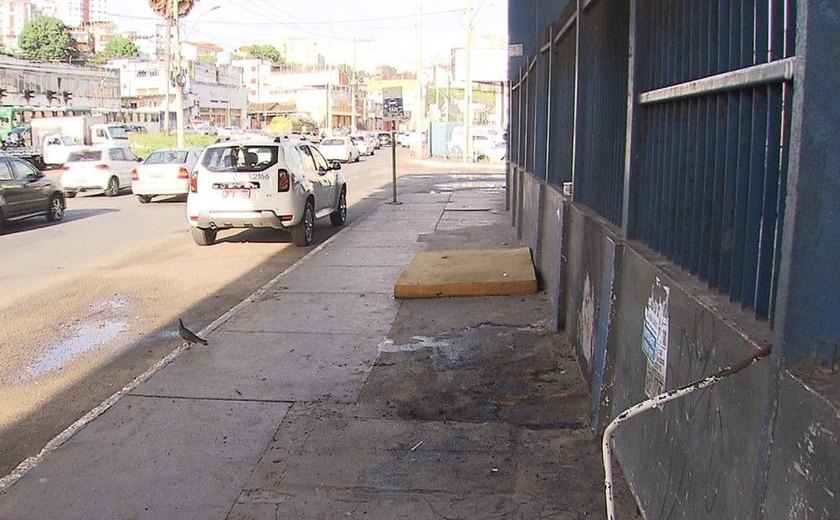 Casal em situação de rua que teve corpo queimado morre em Salvador